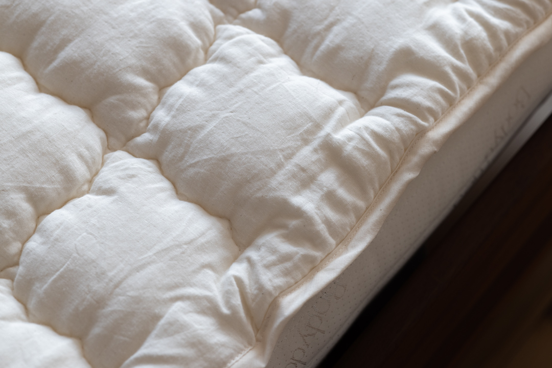 快眠屋オリジナル洗えるウールベッドパッド - 快眠屋おの<公式サイト> 快眠屋オリジナル洗えるウールベッドパッド