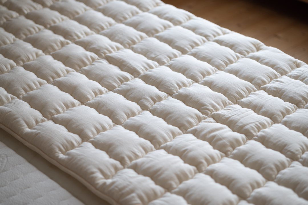 快眠屋オリジナル洗えるウールベッドパッド - 快眠屋おの<公式サイト> 快眠屋オリジナル洗えるウールベッドパッド