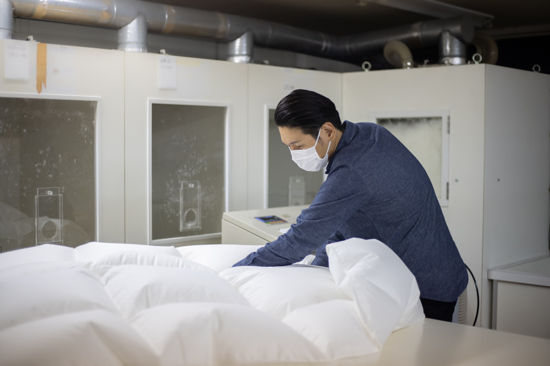 吹き込み作業 - 快眠屋おの<公式サイト> 吹き込み作業